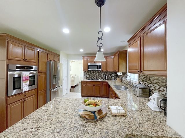 52 Phelps St, Marlborough, MA 01752