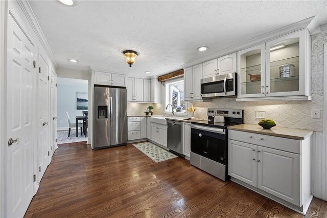 152 Haskins Lane North, Greece, NY 14468