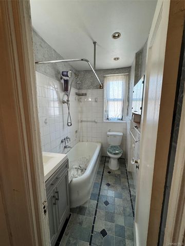 2922 Barnes Avenue 5F, Bronx, NY 10467