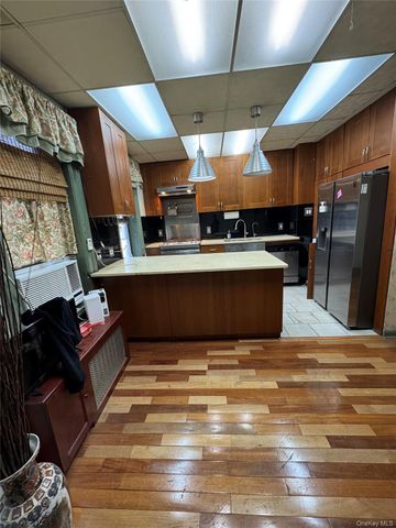 2922 Barnes Avenue 5F, Bronx, NY 10467