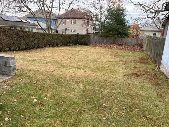 180 Rochambeau St, New Bedford, MA 02745