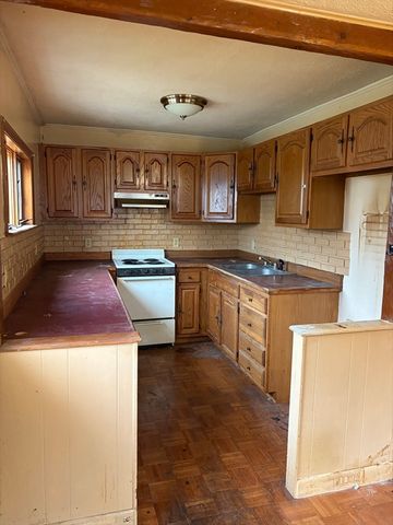 180 Rochambeau St, New Bedford, MA 02745