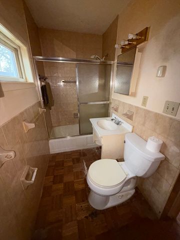 180 Rochambeau St, New Bedford, MA 02745