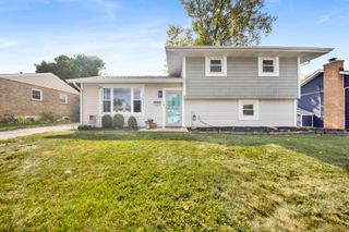 7836 Catalpa Avenue, Woodridge, IL 60517