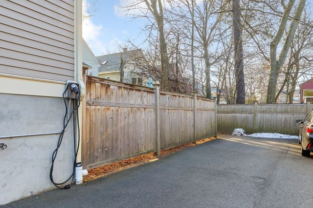 368 Concord Ave 1, Cambridge, MA 02138