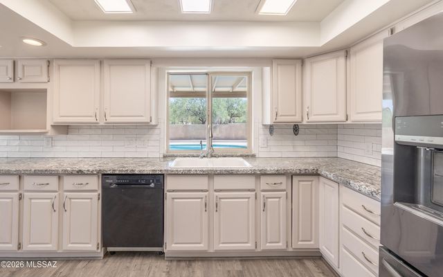 2942 N Longhorn Drive, Tucson, AZ 85749