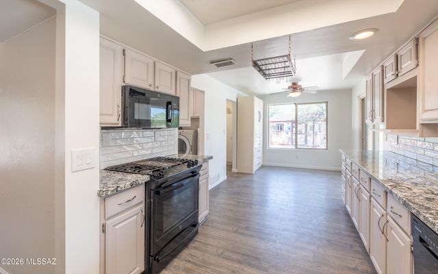 2942 N Longhorn Drive, Tucson, AZ 85749