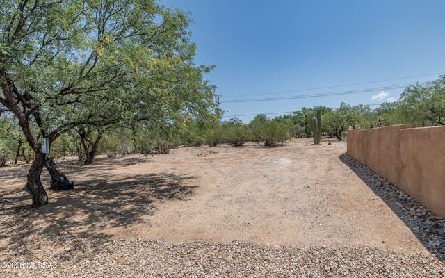 2942 N Longhorn Drive, Tucson, AZ 85749