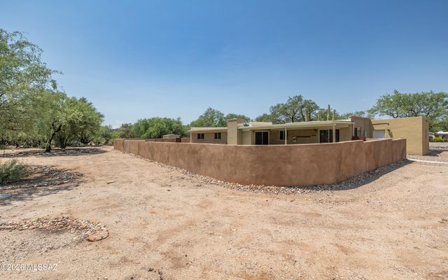 2942 N Longhorn Drive, Tucson, AZ 85749