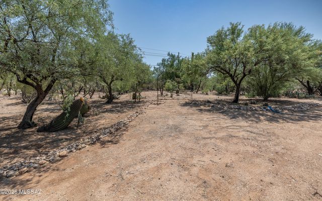 2942 N Longhorn Drive, Tucson, AZ 85749