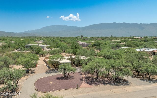 2942 N Longhorn Drive, Tucson, AZ 85749