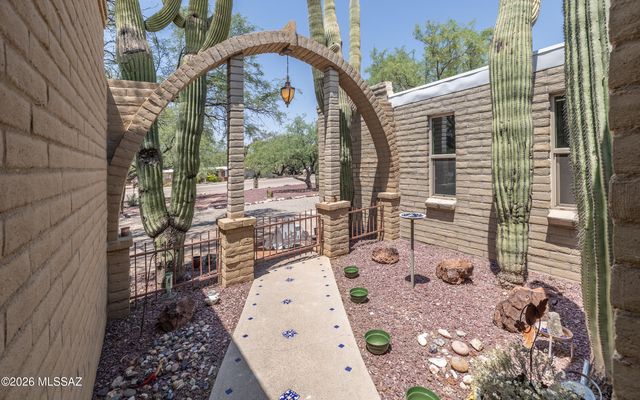 2942 N Longhorn Drive, Tucson, AZ 85749