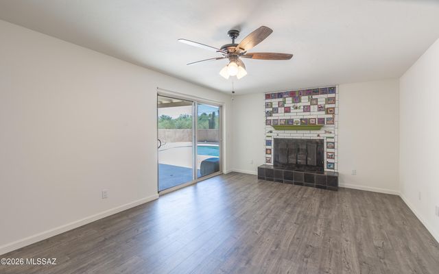 2942 N Longhorn Drive, Tucson, AZ 85749
