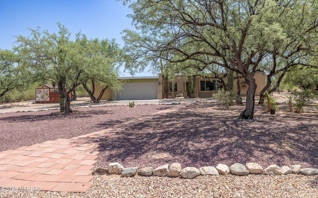 2942 N Longhorn Drive, Tucson, AZ 85749