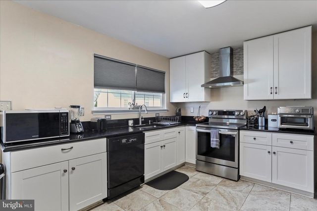 105 CHARDIN CT, Martinsburg, WV 25403