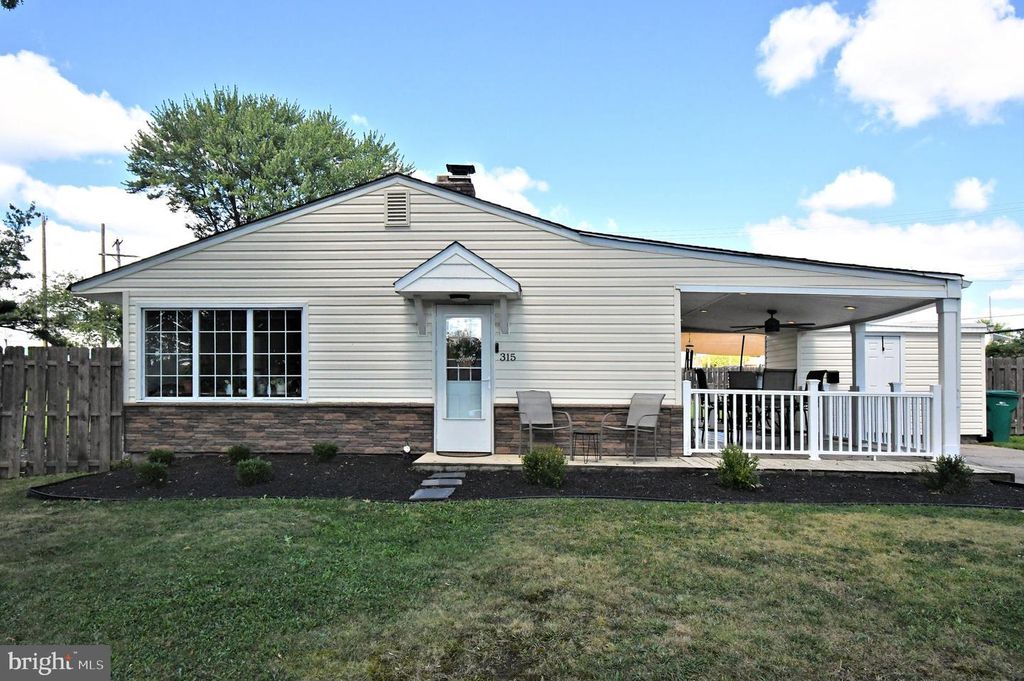 315 GOLDENRIDGE DR, Levittown, PA 19057