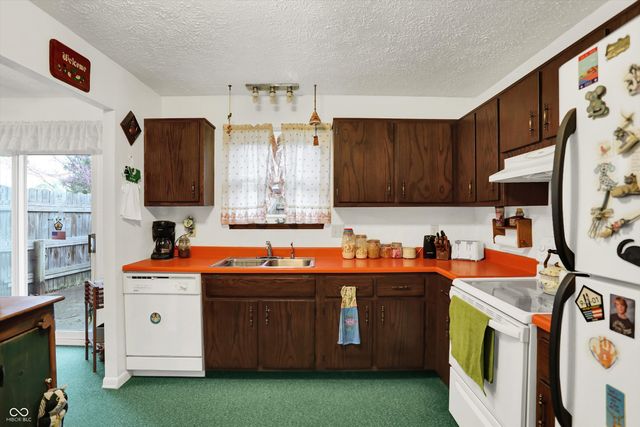 1515 Canterbury Drive, Shelbyville, IN 46176