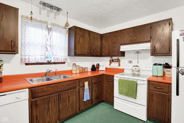 1515 Canterbury Drive, Shelbyville, IN 46176