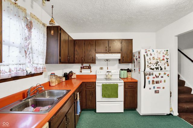 1515 Canterbury Drive, Shelbyville, IN 46176