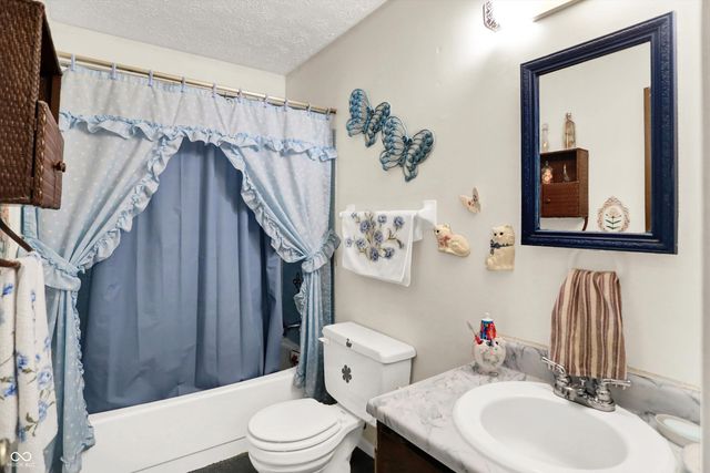 1515 Canterbury Drive, Shelbyville, IN 46176