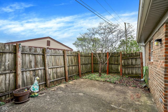 1515 Canterbury Drive, Shelbyville, IN 46176