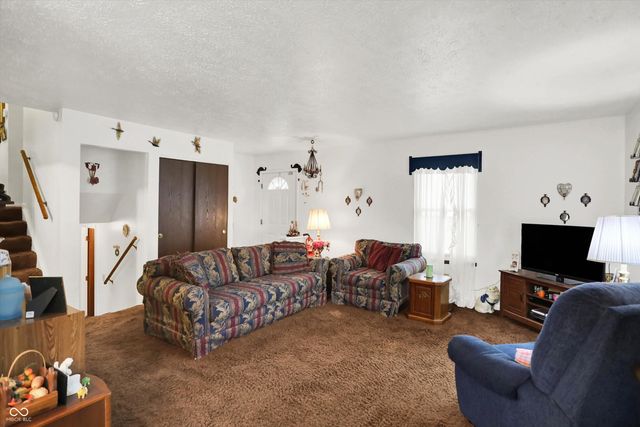 1515 Canterbury Drive, Shelbyville, IN 46176