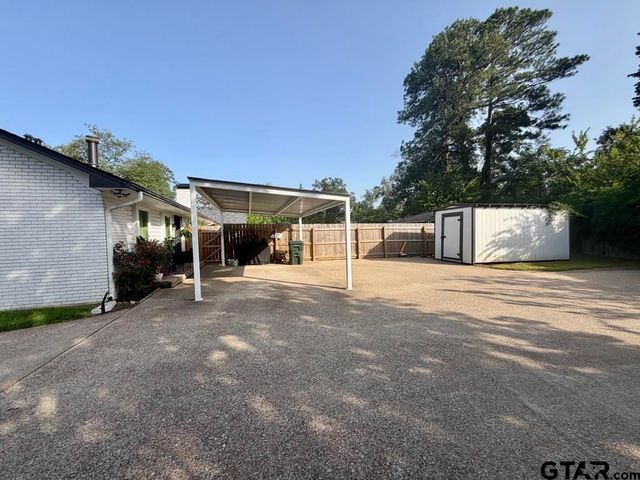 1809 Glen Arbor Drive, Tyler, TX 75703