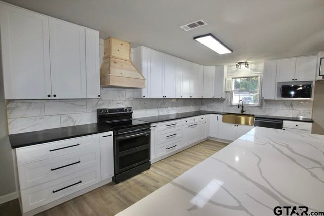 1809 Glen Arbor Drive, Tyler, TX 75703