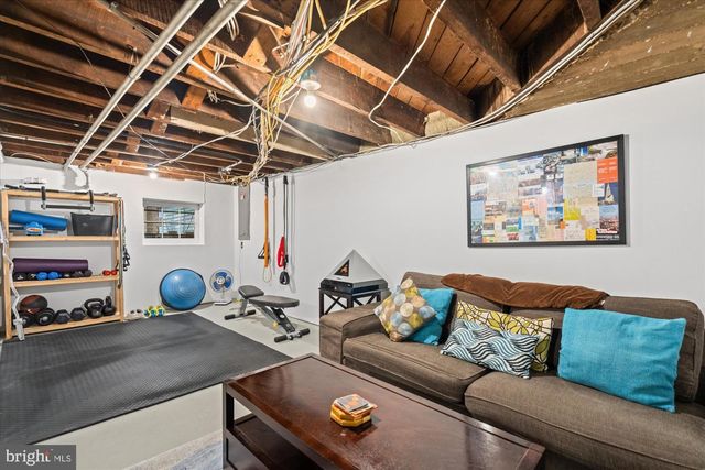 1421 CRITTENDEN ST NW, Washington, DC 20011
