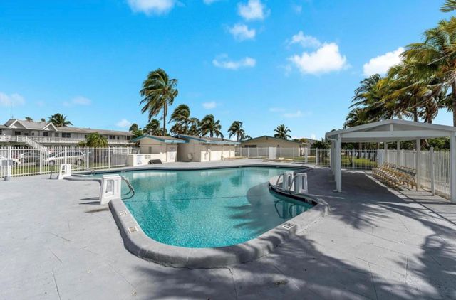 52 NE 204th St 31, Miami, FL 33179