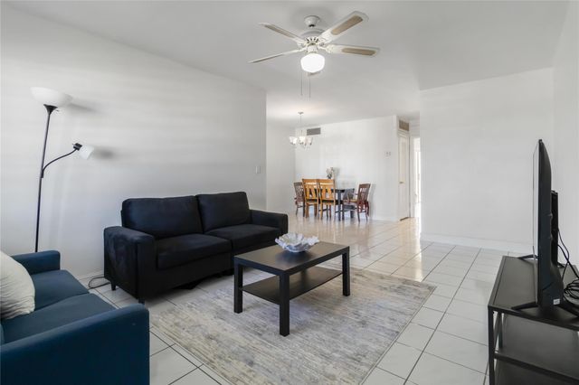 52 NE 204th St 31, Miami, FL 33179