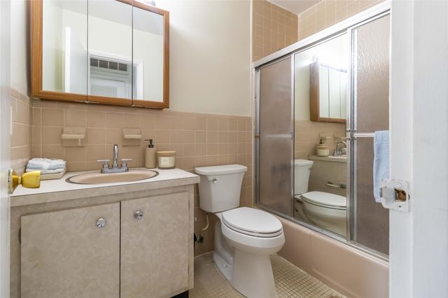 52 NE 204th St 31, Miami, FL 33179