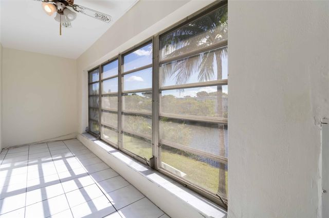 52 NE 204th St 31, Miami, FL 33179