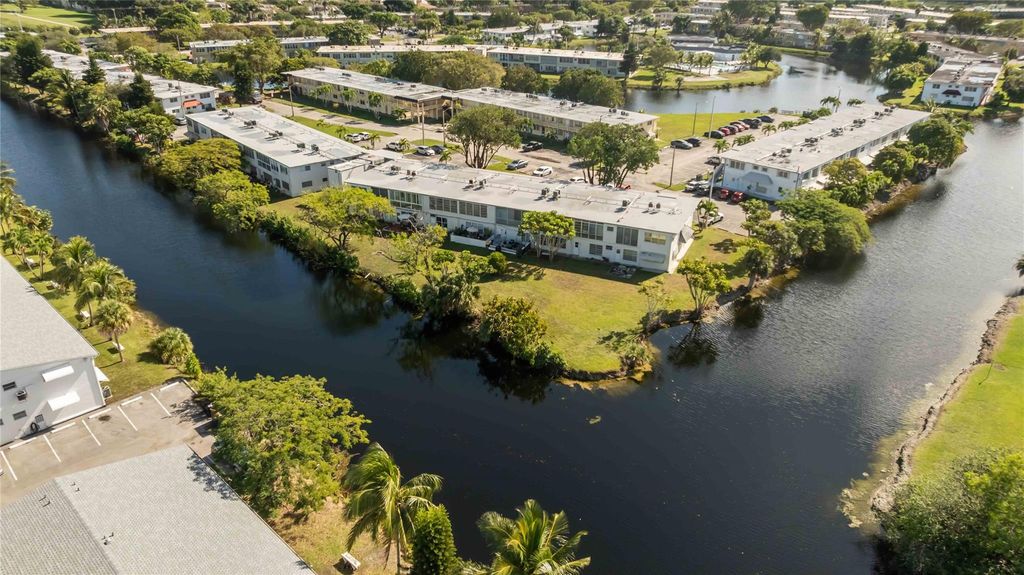 52 NE 204th St 31, Miami, FL 33179