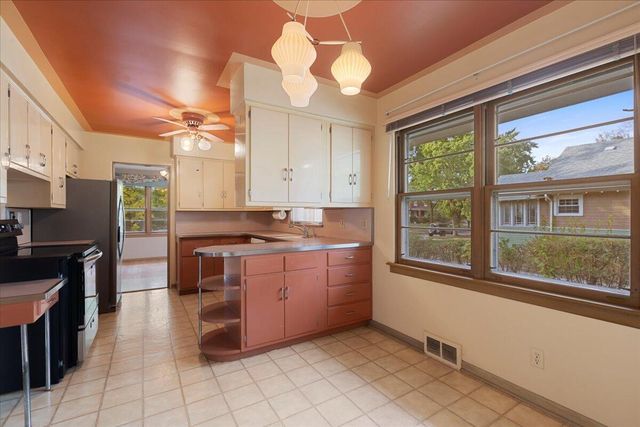 6245 Moraine Avenue, Hammond, IN 46324