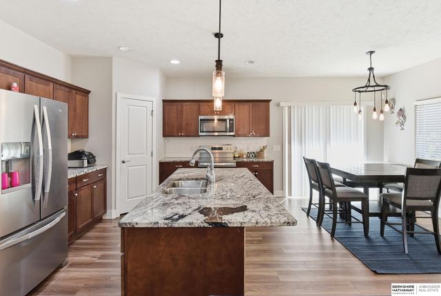 6107 N 108 Avenue Circle, Omaha, NE 68164