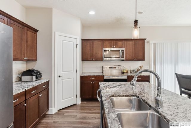 6107 N 108 Avenue Circle, Omaha, NE 68164