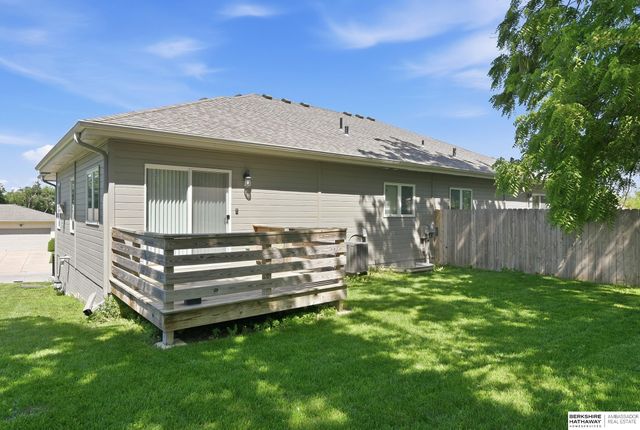 6107 N 108 Avenue Circle, Omaha, NE 68164