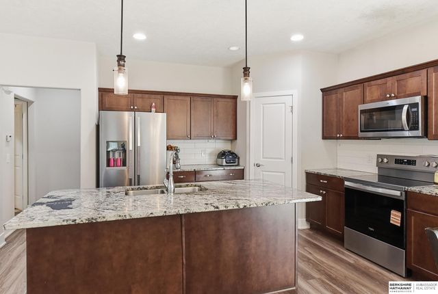 6107 N 108 Avenue Circle, Omaha, NE 68164