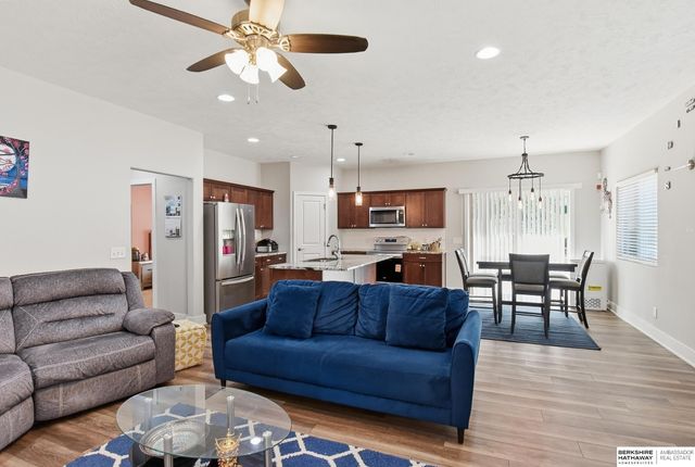 6107 N 108 Avenue Circle, Omaha, NE 68164