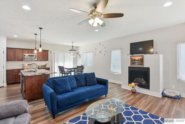 6107 N 108 Avenue Circle, Omaha, NE 68164