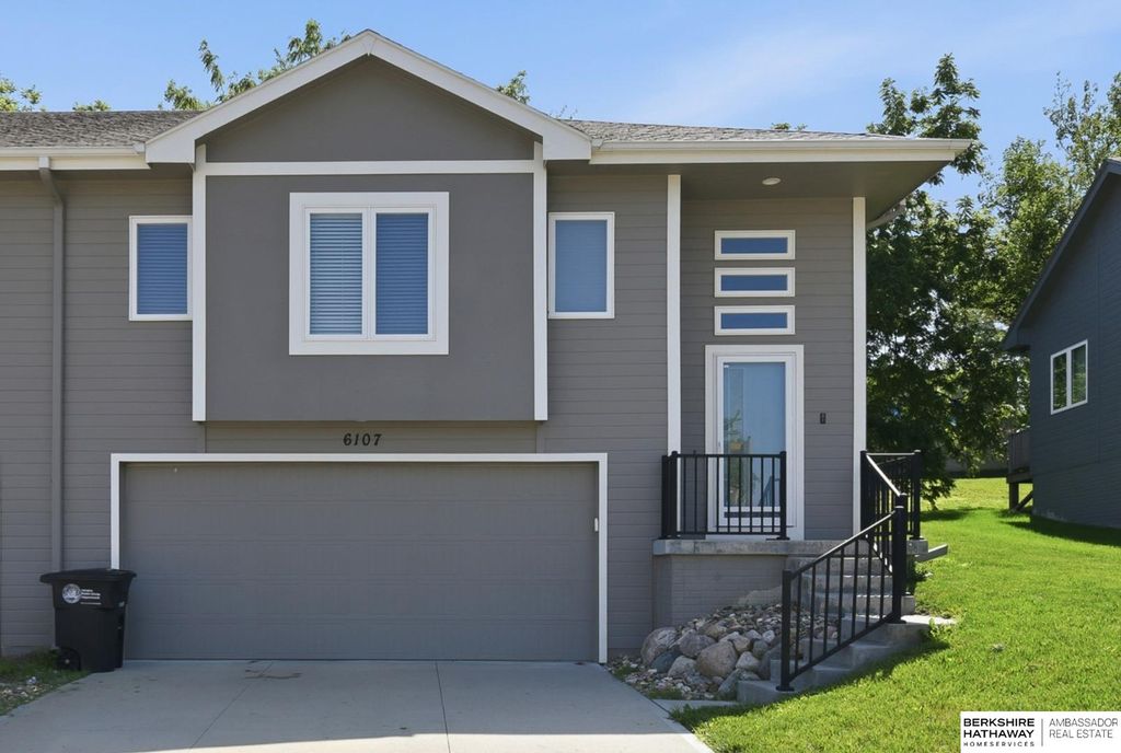 6107 N 108 Avenue Circle, Omaha, NE 68164