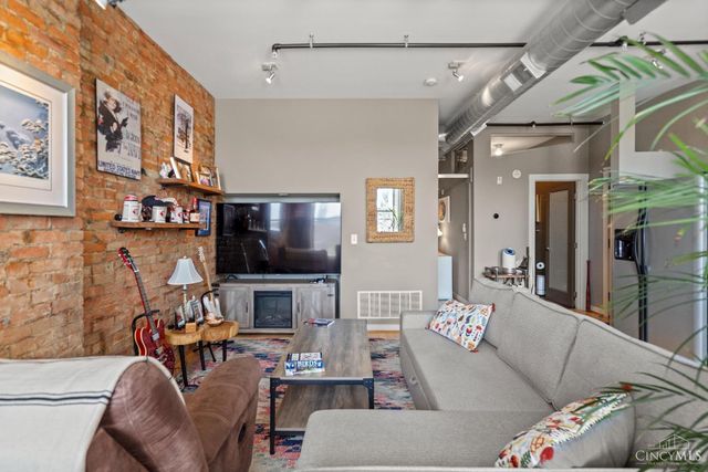 1202 Main Street, Cincinnati, OH 45202