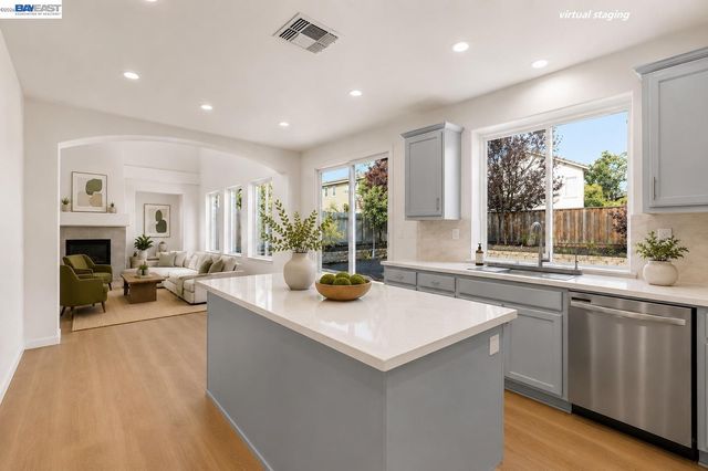 2600 Yorkshire Dr, Antioch, CA 94531
