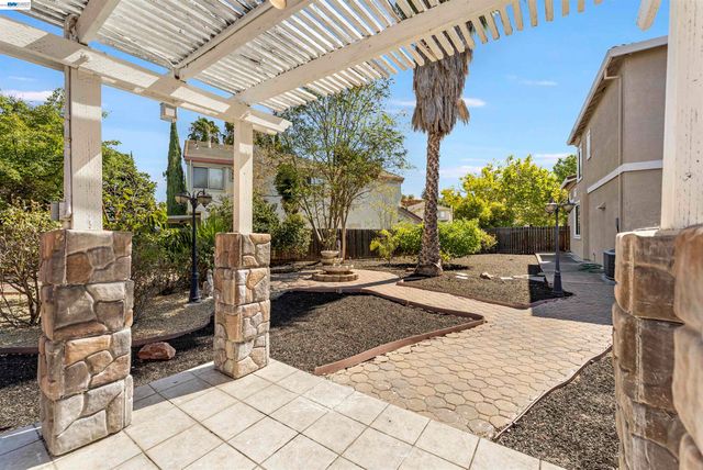 2600 Yorkshire Dr, Antioch, CA 94531