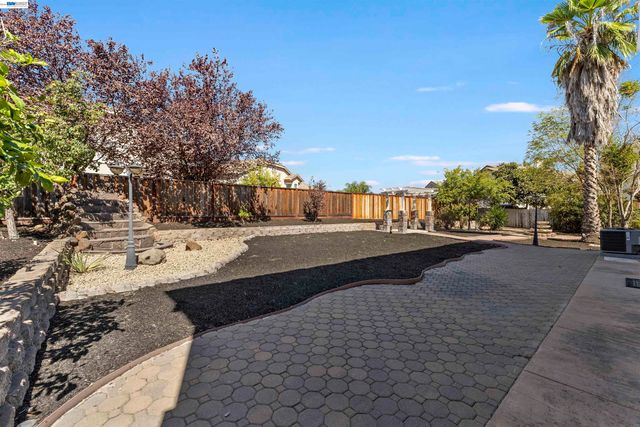 2600 Yorkshire Dr, Antioch, CA 94531