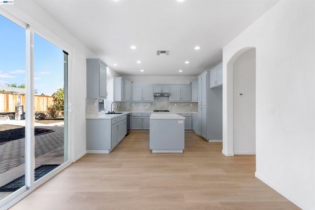 2600 Yorkshire Dr, Antioch, CA 94531