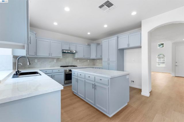 2600 Yorkshire Dr, Antioch, CA 94531