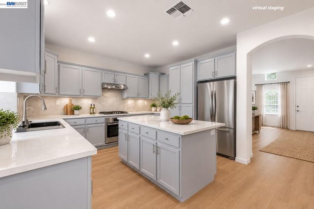 2600 Yorkshire Dr, Antioch, CA 94531