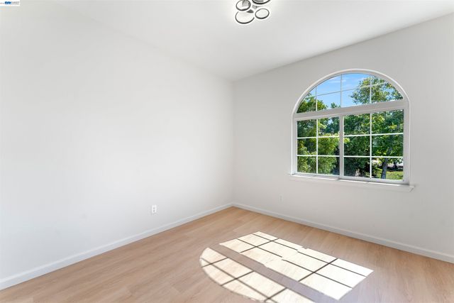 2600 Yorkshire Dr, Antioch, CA 94531
